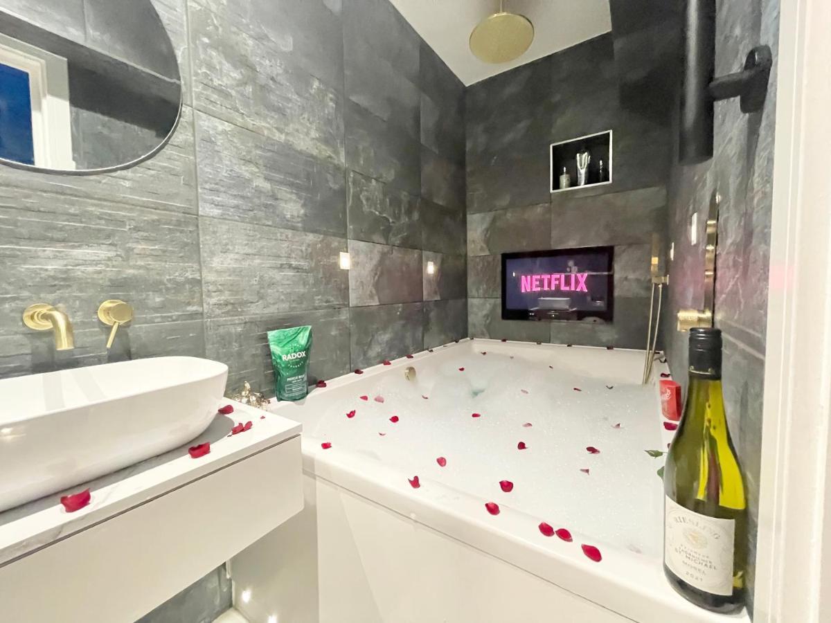 Cloud9 Guest House - By Coastline Retreats - 2 Bedroom Self Contained Garden Flat - Luxury Bath, Netflix, Superfast Wifi, Parking Included Bournemouth Eksteriør billede